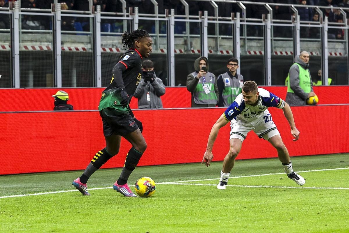 包含今晚费耶诺德备战葡超，回应争议细节曝光，管理层满意，赛季目标并未改变的词条