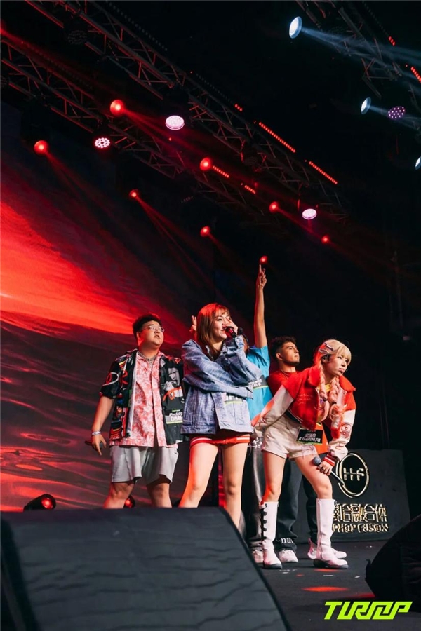 埃因霍温训练开放日；窗口期伤情更新引欢呼；NBA总决赛在即；临场指挥获称赞的简单介绍