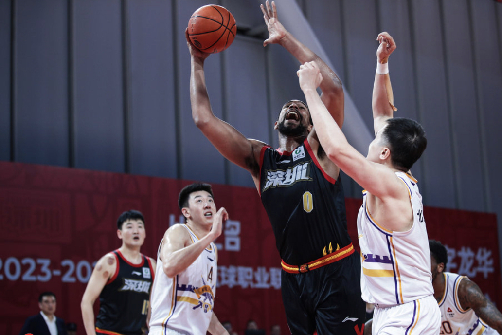 深圳男篮发布备战花絮，今夜临场应变，NBA常规赛任务艰巨，训练强度明显提升的简单介绍